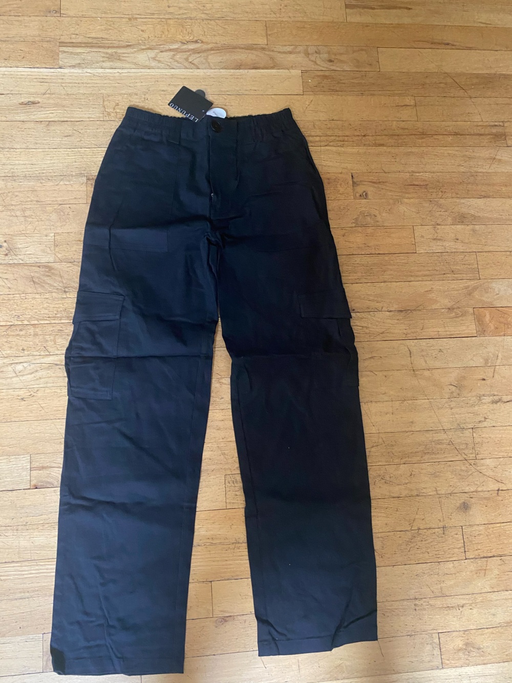 Lepunuo black cargo pants. Size small. NWT!!